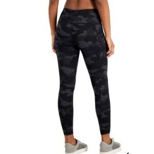 IDEOLOGY - L Sz XS Compression Active 7/8 Ankle Leggings in Camo Black. NWT!